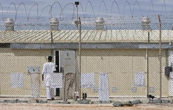 EE.UU. elige una prisión de Illinois para recluir a presos de Guantánamo