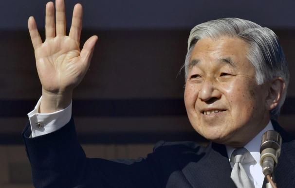 El emperador Akihito cumple 76 años con "mejor salud"
