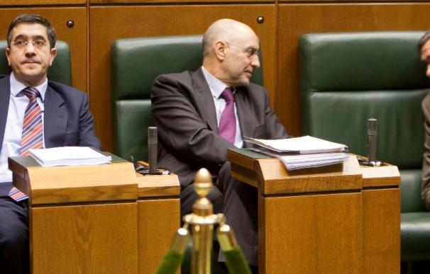 El Parlamento aprueba los primeros presupuestos del Gobierno de Patxi López