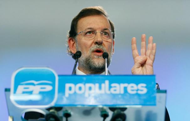 Rajoy insta a Zapatero a cambiar la política económica "de la A a la Z"