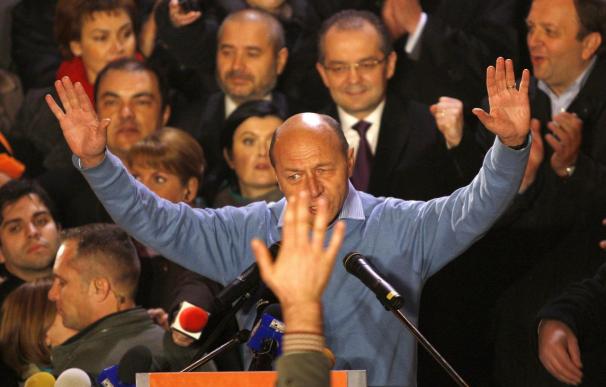 Un recuento oficial da la victoria a Basescu en las elecciones rumanas