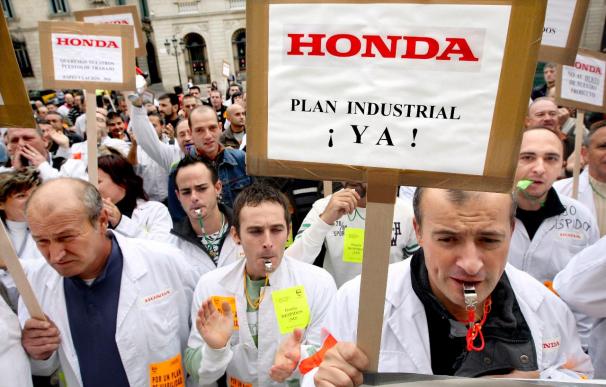 Los trabajadores de Honda aceptan reducir la plantilla en 180 personas