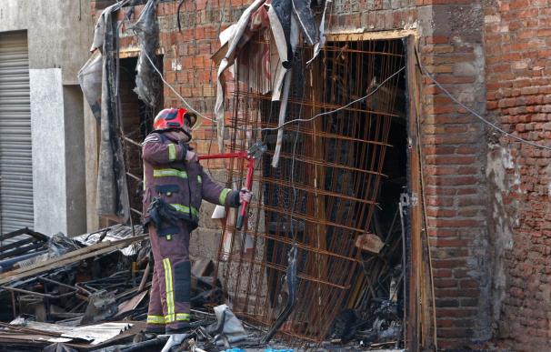 Cuatro jóvenes mueren en un incendio en un bloque de pisos de Barcelona
