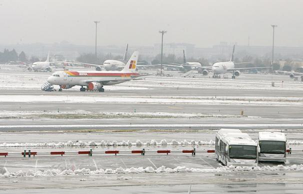 La nieve provoca la cancelación de 314 vuelos en Barajas - EFE