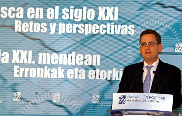 Basagoiti critica la "política del carné de partido en la empresa" en Euskadi