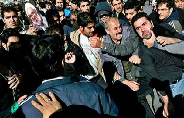 Simpatizantes de Montazeri se enfrentan a seguidores de Ahmadineyad
