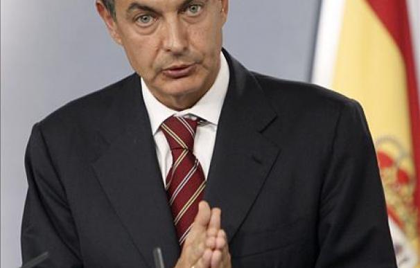 Zapatero asegura que la TDT se aprobó por decreto ley para no "perder tiempo"