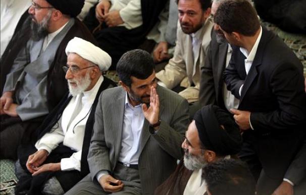 El imán de Teherán pide al Parlamento que ayude a Ahmadineyad a formar gobierno