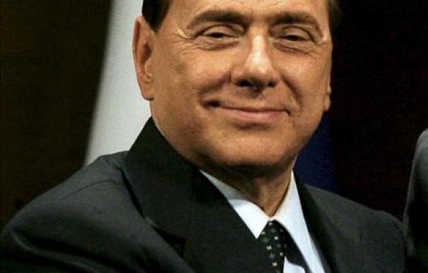 La visita de Berlusconi a Libia abre nueva polémica en Italia