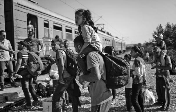 Fotoperiodistas gallegos documentan la ruta de los refugiados por Europa, porque "no se puede mirar a otro lado"