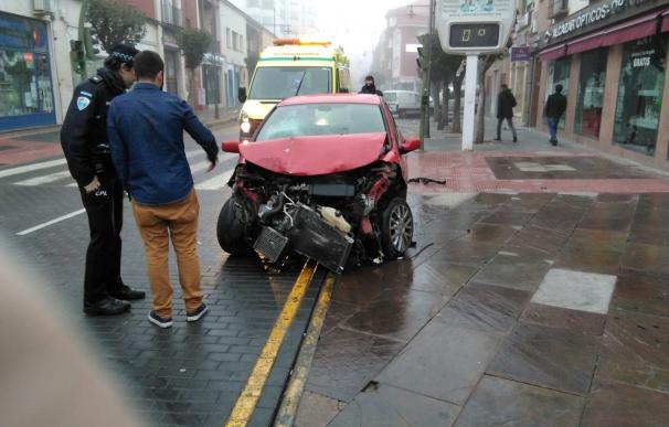 Herida la conductora de un vehículo tras chocar contra otros tres que estaban aparcados en Alcázar
