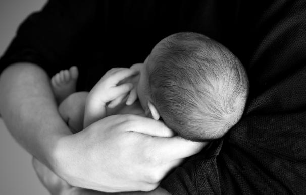 Aumenta un 12,21% el número de prestaciones de paternidad en Extremadura, el segundo mayor incremento del Estado