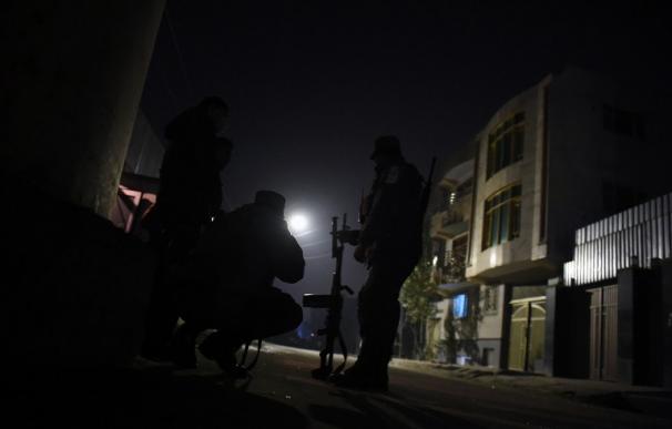 Atentan contra un restaurante frecuentado por extranjeros en el centro de Kabul