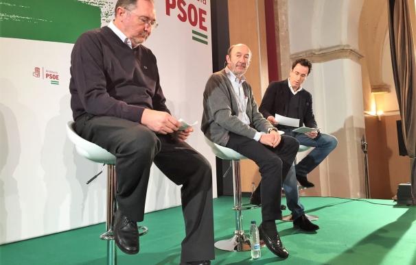 Rubalcaba define a PSOE como un "roble" con "raíces poderosísimas" y admite un "problema" de proyecto político a revisar