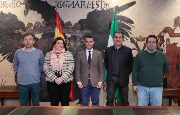 El alcalde de Marbella firma convenios con cuatro entidades para la celebración de eventos deportivos