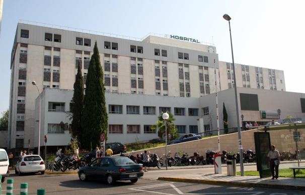 El Hospital Reina Sofía activa el plan de prevención para atender a la enfermera agredida