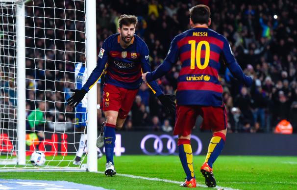 Messi bromeó con Piqué por sus golpes en el muslo / Getty Images