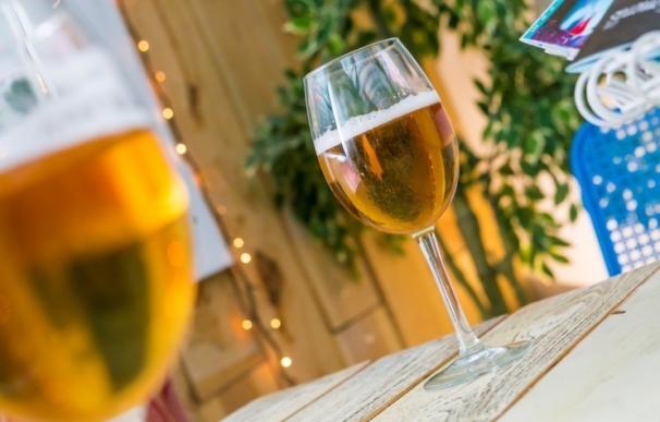 El consumo moderado de cerveza tiene efectos beneficiosos para la salud de la mujer durante la menopausia