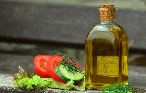 Sanidad reivindica el aceite de oliva en la dieta por sus efectos saludables