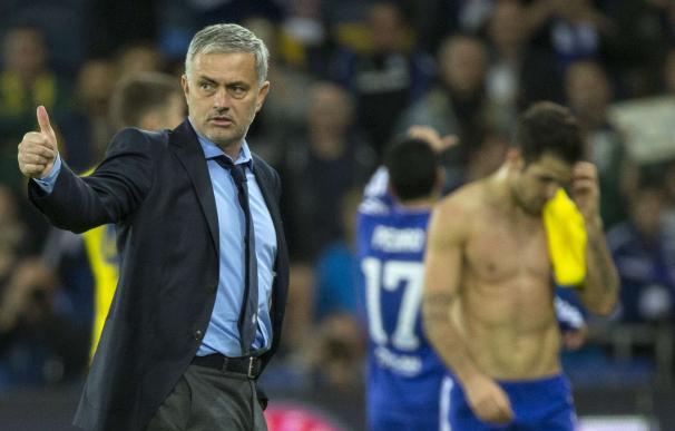José Mourinho sigue en el mercado y su futuro puede estar en Inglaterra. / AFP