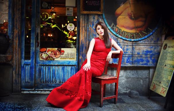 Crystal Mu, la famosa presentadora de la TV china, se enamora de la moda española