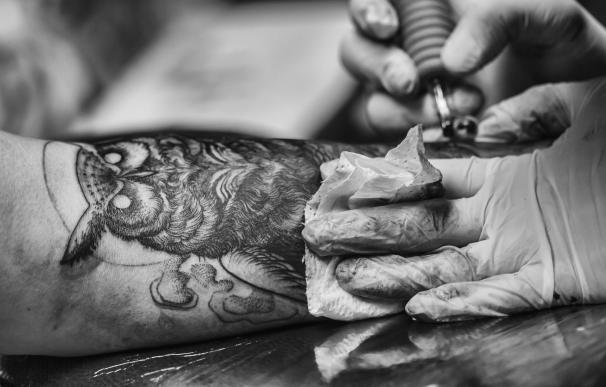 Un estudio alerta de la poca sensibilidad de los tatuadores con la prevención del cáncer de piel