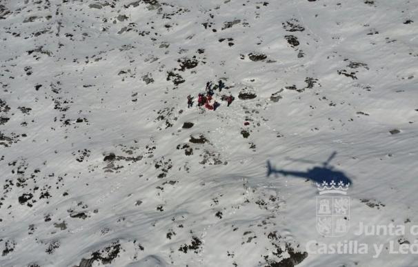 Rescatado un montañero en el Pico La Mojonera, en Torrebarrio (León), tras caer unos 400 metros de ladera