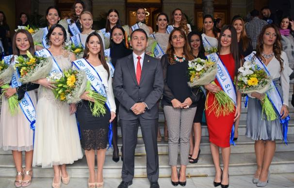 Bermúdez recibe a las 47 aspirantes a reinas del Carnaval de Santa Cruz de Tenerife