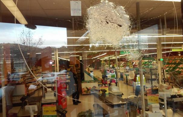Un hombre irrumpe con disparos en un supermercado de Ourense en un incidente que se salda con su detención y sin heridos