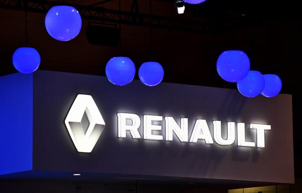 The logo of Renault is displayed at the Tokyo Moto