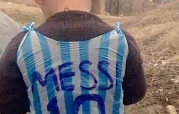 Hallan al niño de la camiseta de Messi que se hizo famoso gracias a las redes sociales.