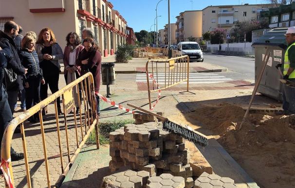 García visita obras en Puerto Real del Plan Invierte de Diputación, que destina 340.000 euros