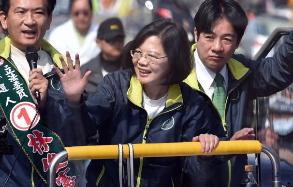 Tsai Ing-wen (C), presidential candidate for Taiwa