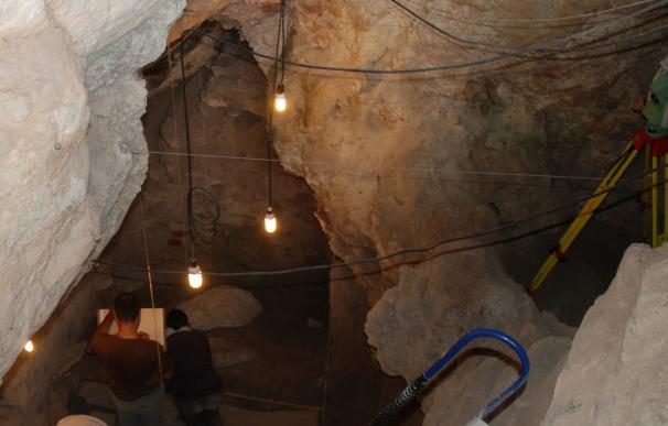 Arqueólogos de la UV encuentran evidencias de prácticas caníbales en restos humanos mesolíticos en la Marina Alta