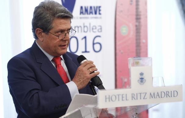Trillo anuncia su dimisión como embajador de España en Londres