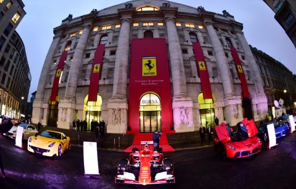 Fachada de la Bolsa de Milán en el debut de Ferrari