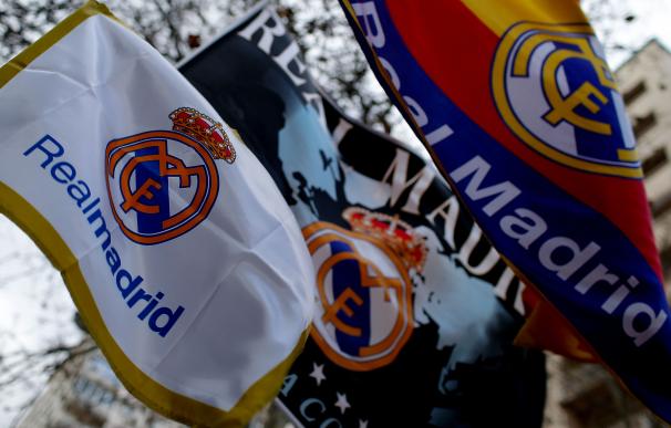 Un autobús de seguidores del Real Madrid es apedreado en Valencia / Getty Images