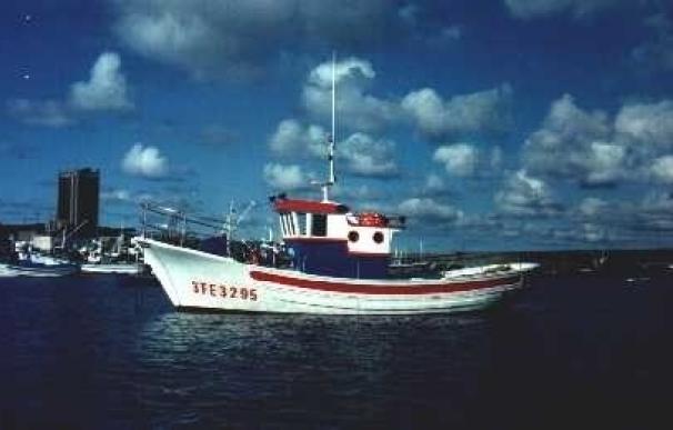 Rescatan a los dos tripulantes de un pesquero tras sufrir una vía de agua en las proximidades de Estada de Bares