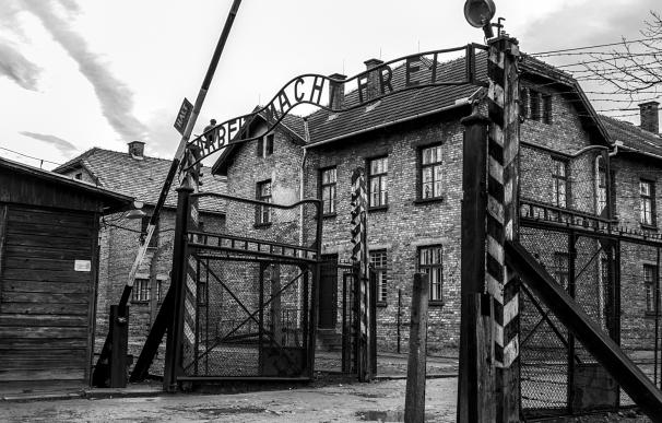 El fotógrafo brasileño Marçal Mateus expone su mirada sobre los campos de concentración nazis en Badajoz