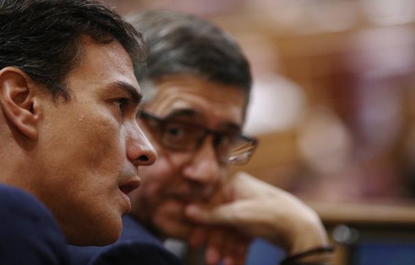 Los 'sanchistas' creen que la candidatura de López trata de frenar al ex secretario general