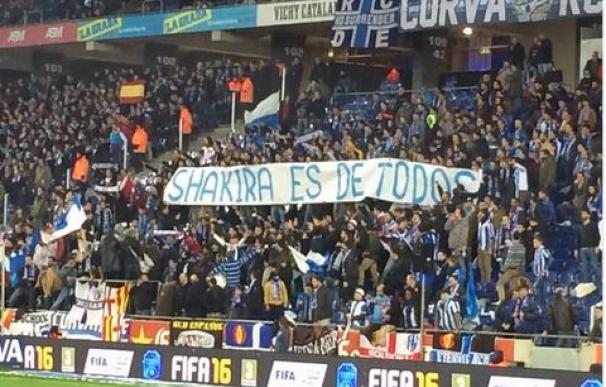 "Shakira es de todos", lamentable pancarta en el campo del Espanyol / @xaviriera