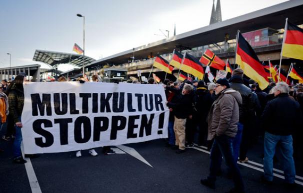 Manifestación del lunes 11 de enero que estuvo marcado por diferentes encuentros xenófobos en Alemania