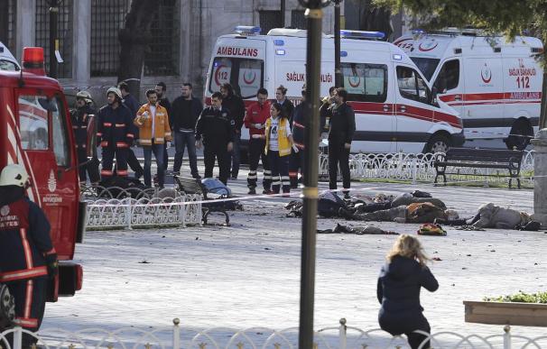 La horrible escena del atentado en la plaza Sultanahmet de Estambul el 12 de enero de 2016 (Foto: Europa Press)