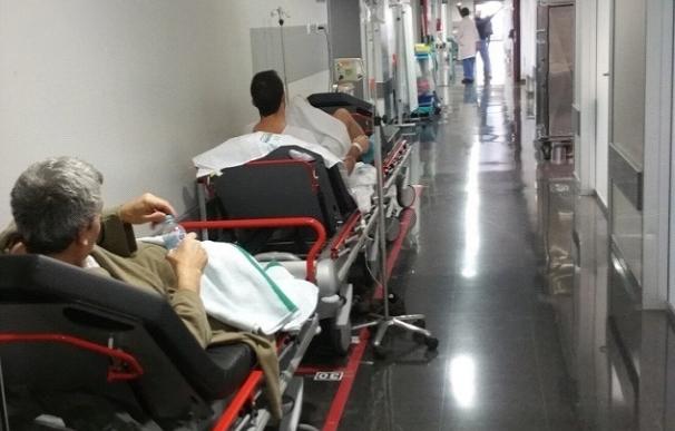 SAE denuncia saturación en Urgencias de Son Espases, con 59 pacientes pendientes de ingreso y camillas en los pasillos