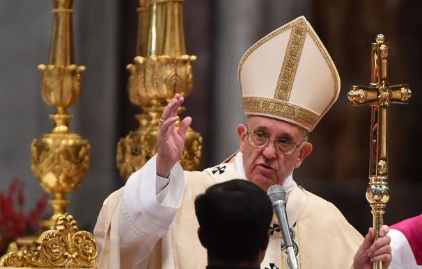 El Papa llama a los católicos a vivir en coherencia y olvidar los "intereses cotidianos"