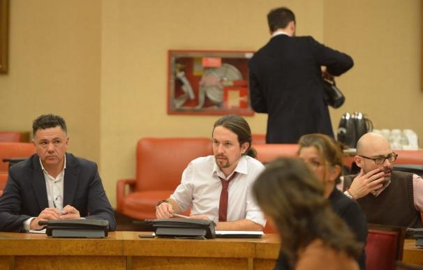 Iglesias pide a Cospedal que aclare si el PP pagó "con dinero 'B'" a los abogados de los militares acusados