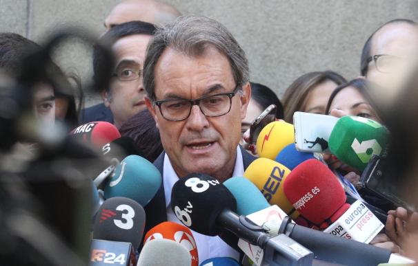 Mas no descarta ser candidato en las elecciones e insinúa que Puigdemont estará en su lista