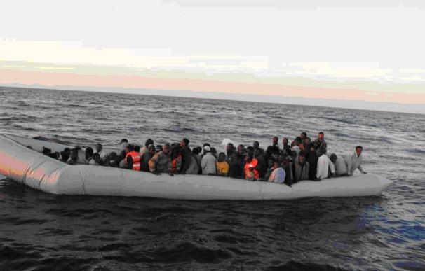 Frontex despliega casi 300 trabajadores y 15 buques para ayudar a Grecia a gestionar el flujo de refugiados