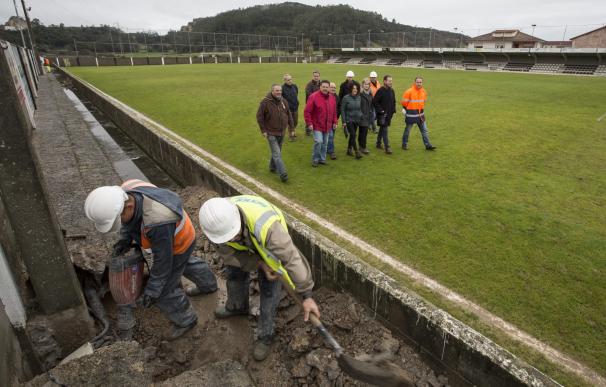 El Ayuntamiento comienza las obras del campo de fútbol de Escobedo