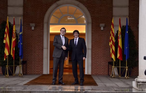 Puigdemont pide por carta a Rajoy un trato "bilateral" y negociar el referéndum